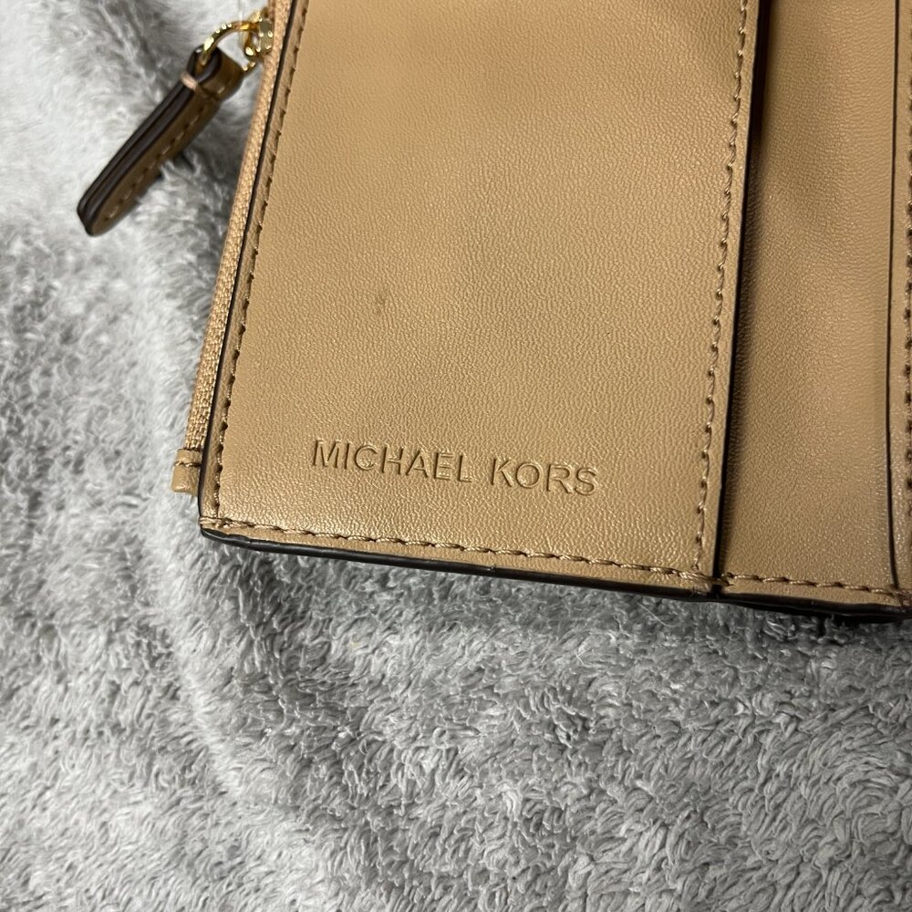 NWT Michael Kors Women's Wallet Carmen Medium Flap Bifold real haircalf - Picture 3 of 6